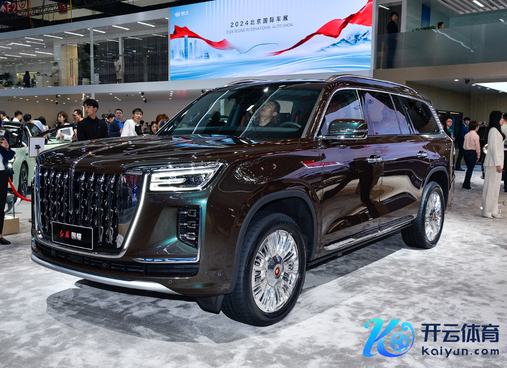 一汽红旗的全尺寸SUV，车长超5米6，搭载4.0T+8AT，136.58万起卖